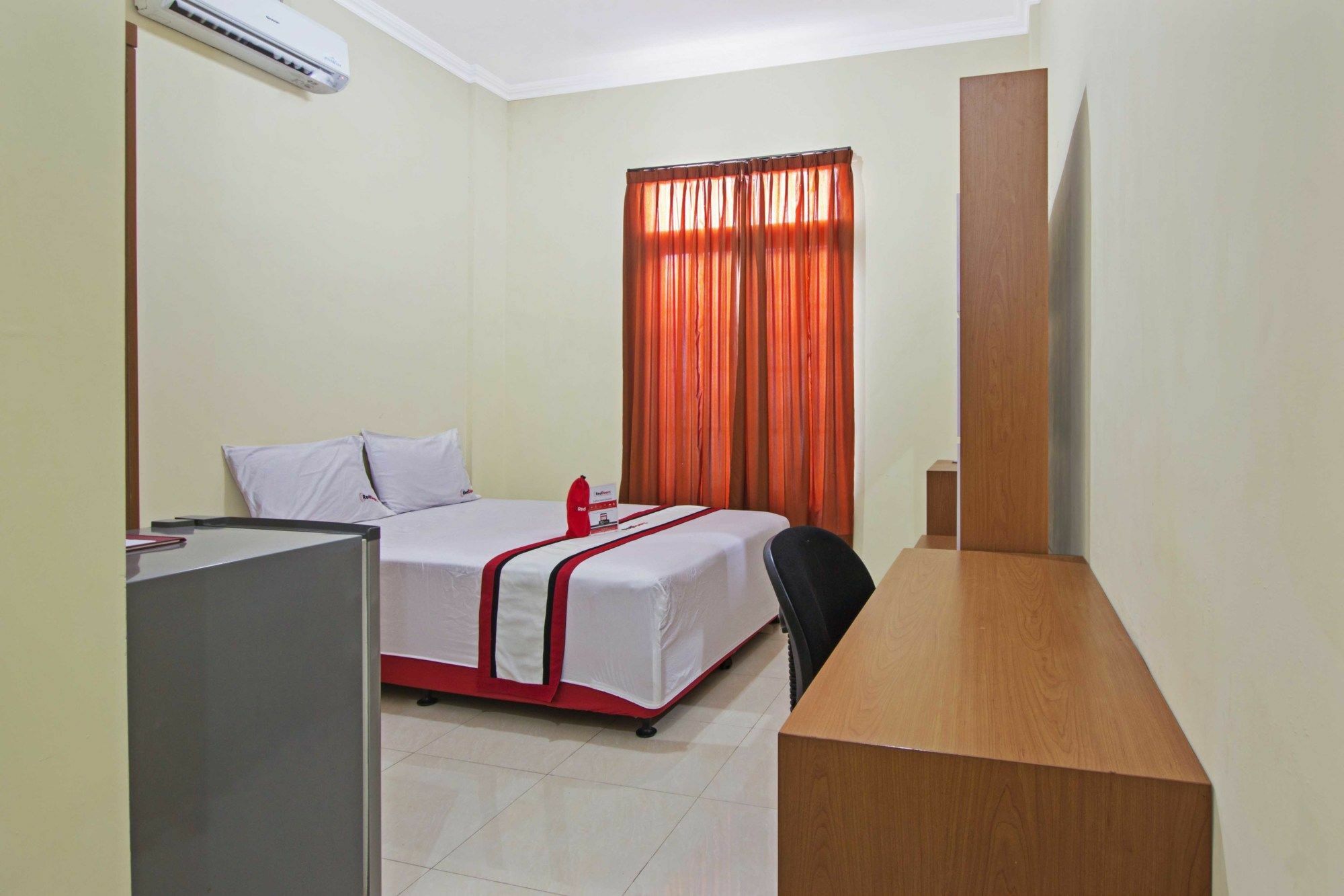Hotel Reddoorz @ Pogung Baru Kejayan Exterior foto